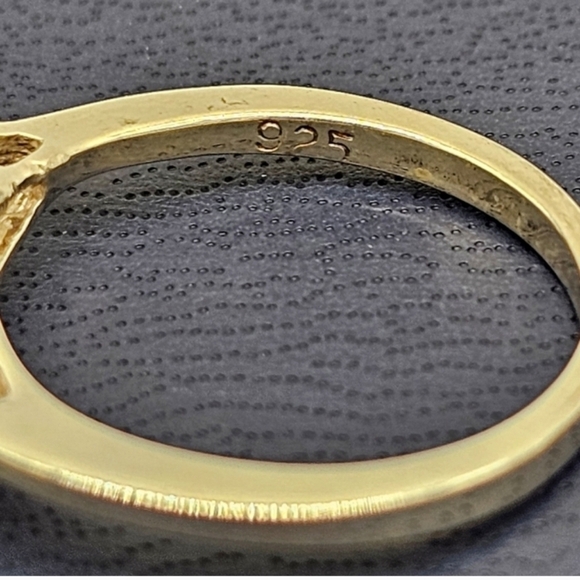 Elegant Sterling Silver CZ Cluster Ring - Picture 6 of 8